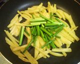✿ニンニクの芽とじゃが芋のバター醤油✿作り方2写真