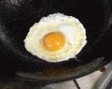 レタスと目玉焼きのスープ作り方2写真
