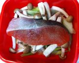 鮭とシメジの味噌ダレ　レンジ蒸し作り方4写真
