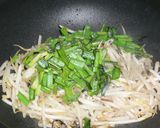 すぐできる☆もやしとニラの塩昆布炒め作り方4写真