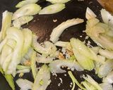 牛肉とセロリのエスニック炒め作り方2写真