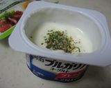まぜるだけ！ヨーグルトの2色ソース♪作り方1写真