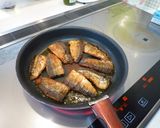 フライパンで焼き鯵　エスニックソースで作り方3写真