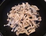 秋鮭とたっぷりきのこでフライパン蒸し作り方3写真