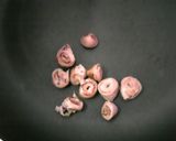簡単おつまみ　鶏ハツと長ねぎの黒酢炒め作り方2写真