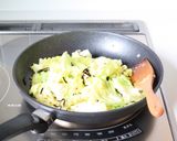 旨味ある【春キャベツの塩昆布ソテー】炒め作り方3写真