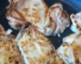 鶏モモ肉を フルーティーなリンゴソースで作り方3写真