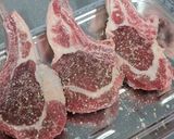 骨付きラム肉の香草焼きタプナード添え。作り方1写真