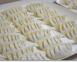やけどに注意！肉汁たっぷり焼き餃子作り方4写真