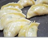 やけどに注意！肉汁たっぷり焼き餃子作り方5写真