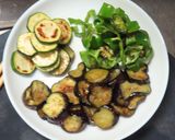 夏野菜とベーコンのピリ辛炒めスパゲティ作り方4写真