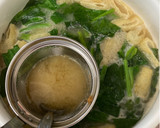 ほうれん草と油揚げと豆腐のお味噌汁♪作り方4写真