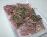 もも肉とじゃがいものハーブ焼き作り方1写真