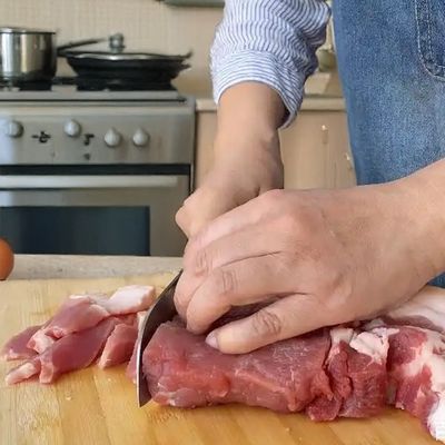 台湾滷肉飯｜氷砂糖と香辛料で作るルーローハン：工程1