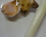 シェフ直伝！食べるラー油入り油淋鶏ソース作り方1写真