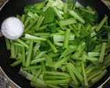 青菜炒め(茎と葉を分けて調理)作り方8写真
