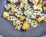 レンコンとさつまいもの甘酢炒め作り方3写真
