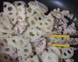 れんこんと豚肉の甘辛炒め♡きんぴら風作り方3写真