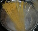 鶏ミンチとごぼうのピリ辛パスタ★作り方3写真
