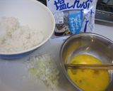 塩こんぶで簡単♪卵とねぎのしおこん炒飯作り方1写真