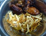 鶏手羽と野菜の煮物　黒糖使用。作り方1写真