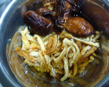 鶏手羽と野菜の煮物　黒糖使用。作り方1写真