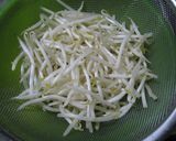 ピリ辛スープ～簡単✿かき玉もやしスープ✿作り方1写真