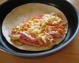 チーズとベーコンのケサディーヤ作り方1写真