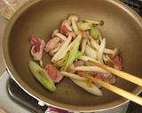 きのこが香る♪しめじの焼きうどん作り方2写真