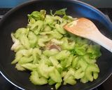 簡単☆牛すじとセロリの赤ワイン煮込み作り方3写真