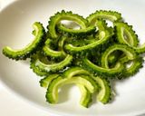 夏バテ気味の体に！鶏レバーとゴーヤの炒め作り方2写真