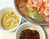 大人味♪ ドライトマトと豚のハーブ春巻き作り方1写真
