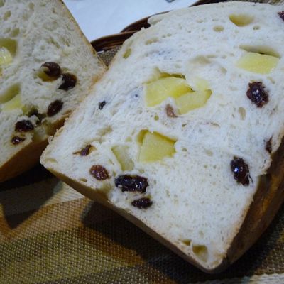 Hbでごろっとパイナップル・レーズンパン by ちゃいーの