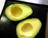 ボイルエビとアボカドのマヨ醤油和え。作り方1写真