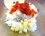 チーズと福神漬けとゴマ塩のおにぎり作り方1写真