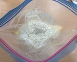 苺とホワイトチョコのマフィン｜袋で混ぜる作り方4写真