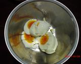 いつもの卵サンド＋洋ナシ缶＋あらびき胡椒作り方1写真