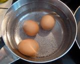 冷蔵庫から出して水から半熟卵作り方1写真