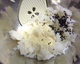 梅味噌風味＊鮭フレークのおにぎり作り方3写真