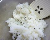スモークサーモンのおにぎり　梅チーズ風味作り方2写真