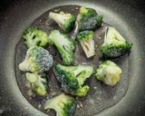 簡単★サバ水煮缶のペペロンチーノうどん作り方2写真