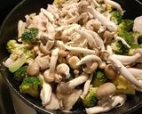 鶏むね肉とぶなしめじのコンソメ炒め作り方5写真