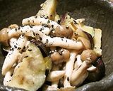 茄子としめじの塩糀胡麻炒め作り方4写真
