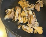 舞茸と塩辛のガリバタぺぺたまパスタ作り方2写真