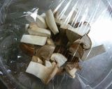 鶏肉の茸とジャガイモのバジルソース和え♪作り方1写真