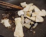 エリンギ鯨肉のマヨネーズ炒め作り方1写真