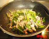 黒酢で♪豚肉とほうれん草の甘酢炒め☆作り方3写真
