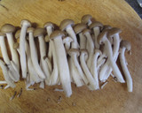 骨付き鶏モモ肉の煮込み・和風きのこソース作り方2写真