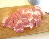 トマト風味の豚テキのキノコ炒め作り方1写真