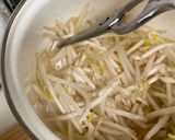ひと手間：味噌汁のもやしは切る。作り方1写真